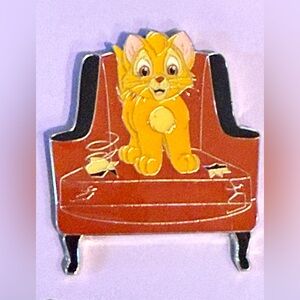 Loungefly Disney Pets Lounging Pin Cat & Dog Blind‎ Box - Oliver & Company